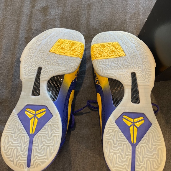 Kobe V Protro men's sneakers - Picture 3 of 4